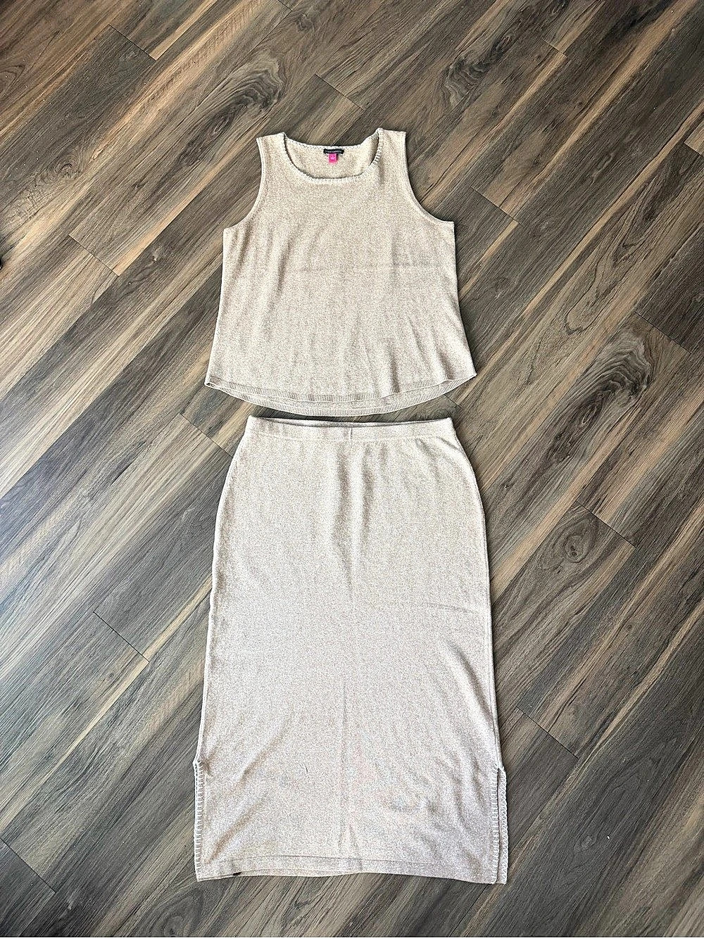 Vince Camuto Two-Piece Knit Skirt Set in Beige Size Large